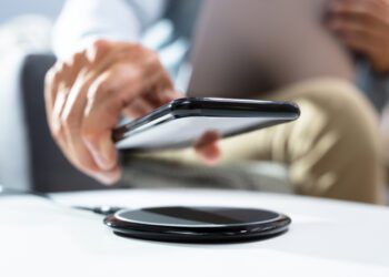 101 Guide on How Does Wireless Charging Work?