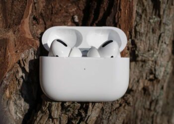 How to Reset Apple AirPods in 6 Easy Steps