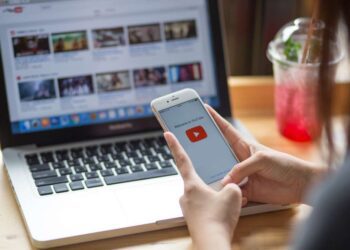 How to make youtube videos private